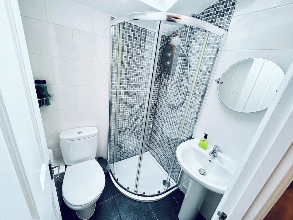 Refurb Private Suite - Wimbledon & Airport Access