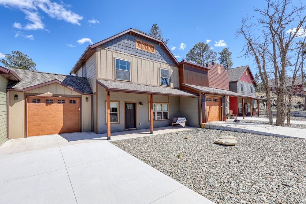 Gold Mining Condo King Bed Modern Comforts