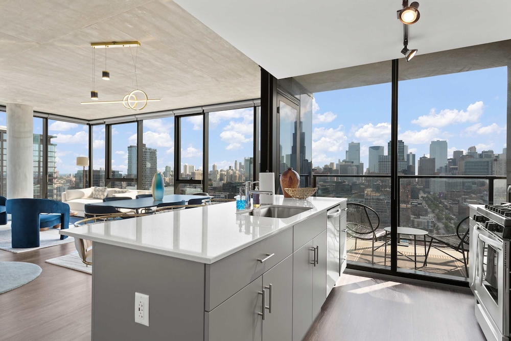 Cloud9 6 apt for 30ppl Fulton Market The Nouveau