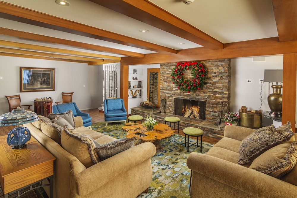 The Sky View Inn