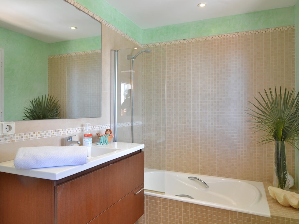 Villa With Incredible sea Views and Pool Sleeps 7