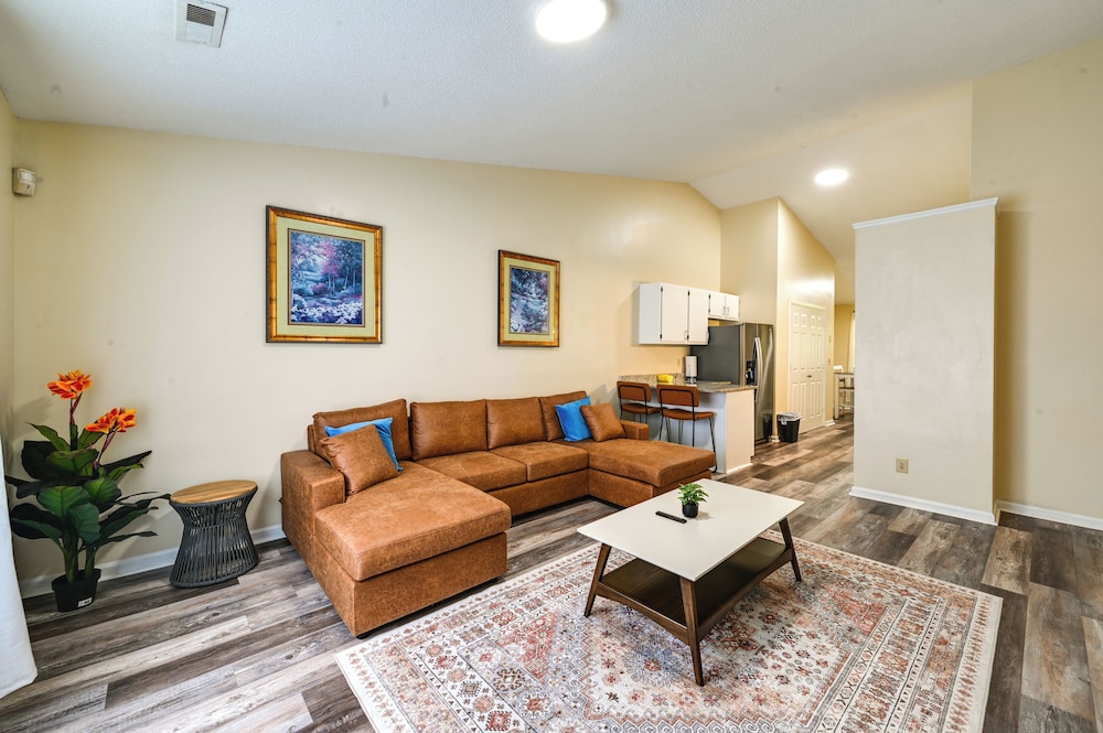 Easy ECU Access: Modern Home w/ Patio!