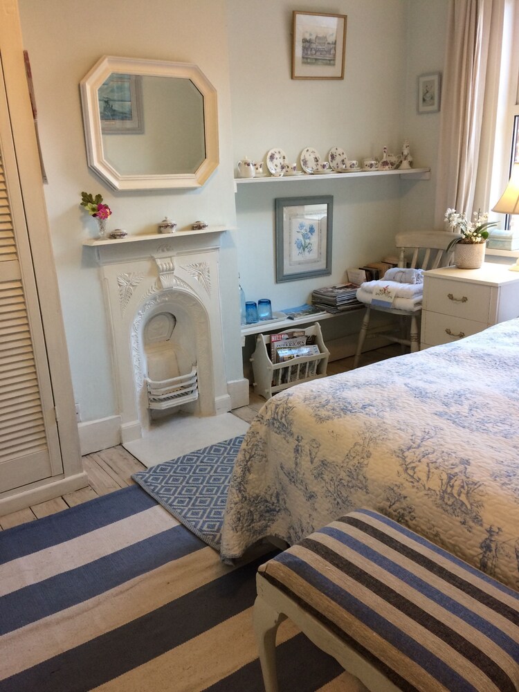 Arts & Bichons B&B