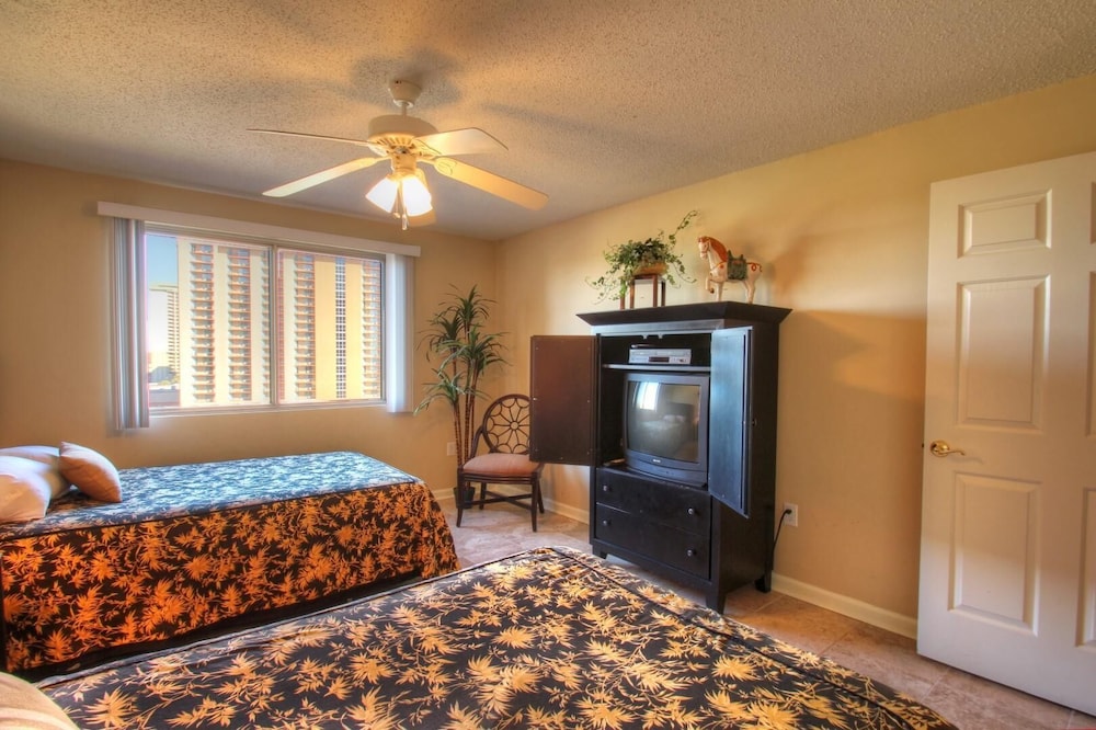 Beautifully Decorated Ocean View Condo! view 3