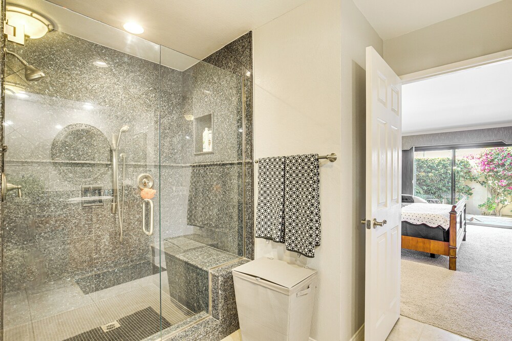 Community Pools & Golf Views: Palm Desert Condo!