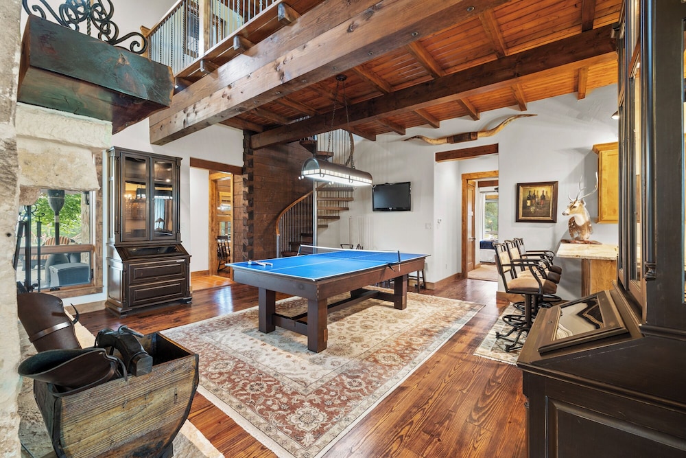Private Ranch - Pool, Ping Pong, Yoga, Weddings, Games view 5