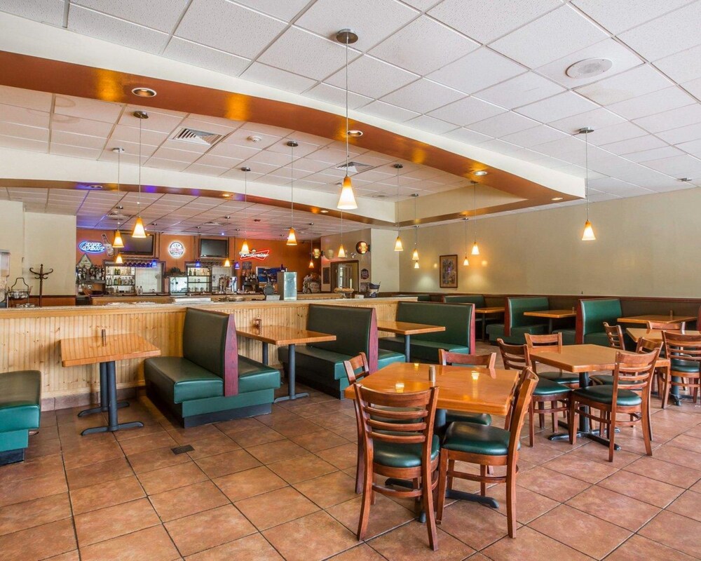 Brattleboro Vacations - Quality Inn  Conference Center - Property Image 9