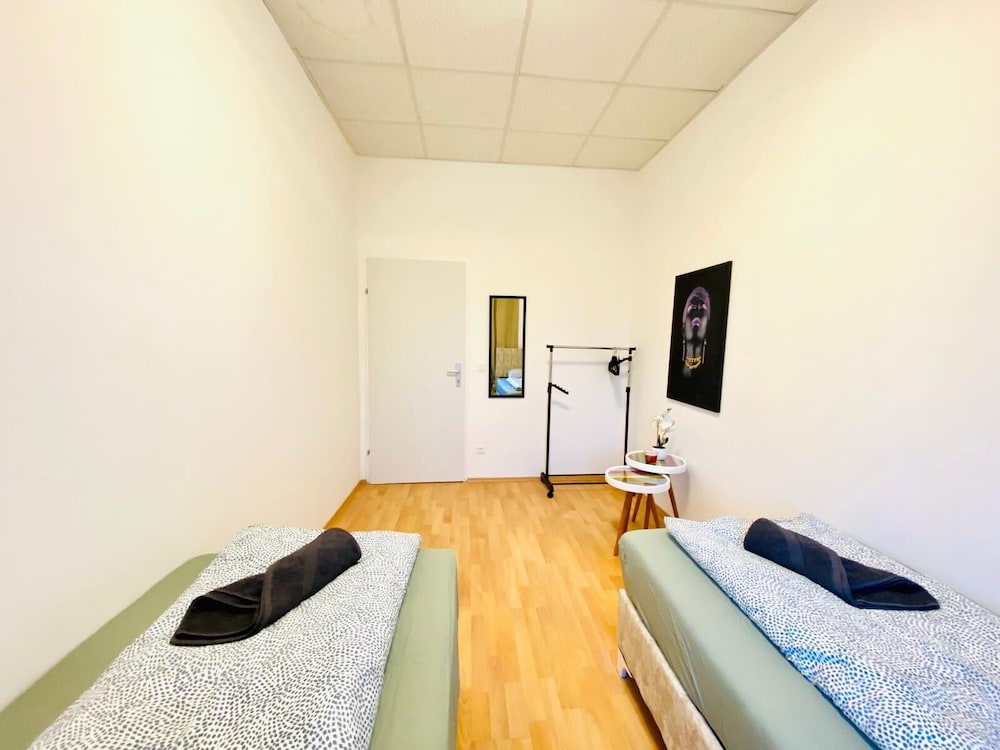 Rooms in Cozy 4BR Shared Apt Central