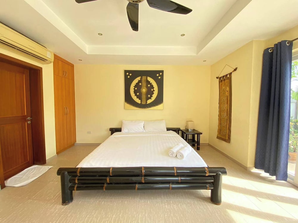 Tropical Luxury 4BR Pool Villa w Game Area