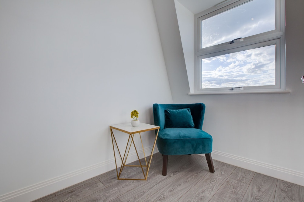 Contemporary 3-bed Apartment in Fulham, London