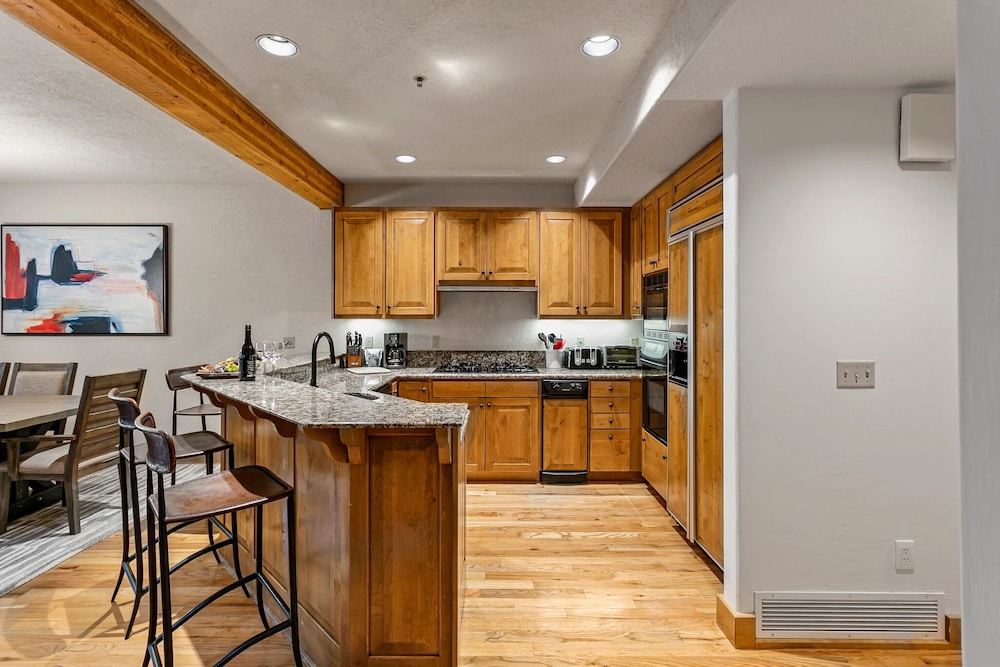 Sterling Lodge at Deer Valley Resort - Three Bedroom Condo with Hot Tub #111 3 Condo