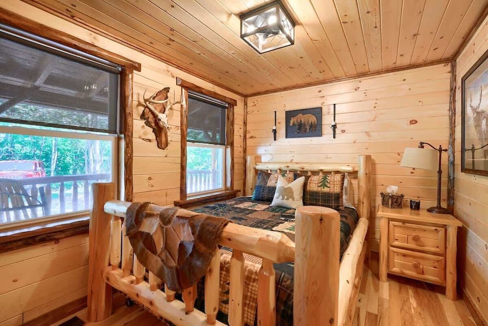 Seven Pines Cabin - Secluded in Hocking Hills