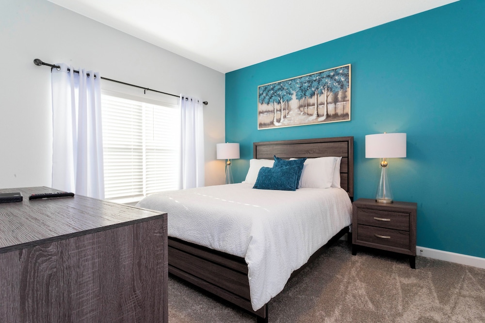 Splendid 4 Bd w Pool Close to Disney Champions Gate 1006 view 5
