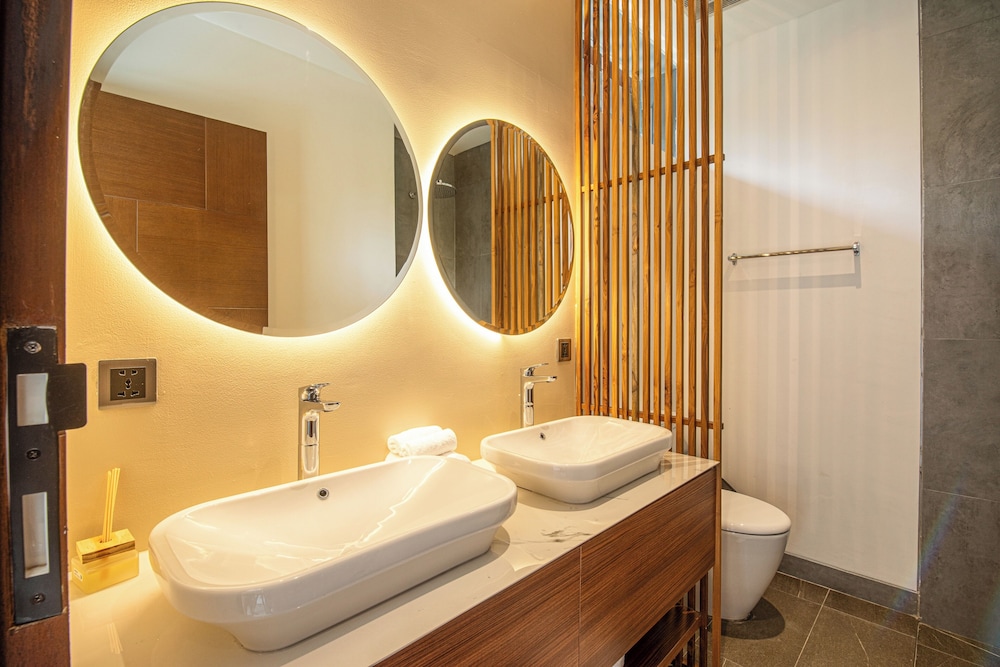 Elegant 5BR Canggu Villa 400m to Pristine Beach