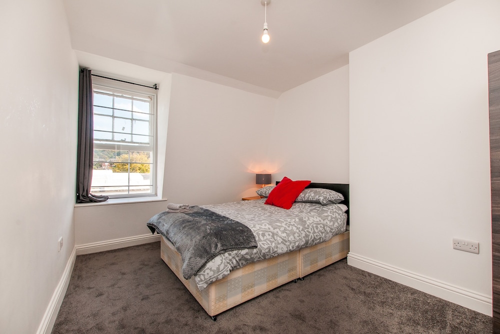 Dover Vacations - 2 Bed Flat in Pedestrianized High Street - Property Image 3