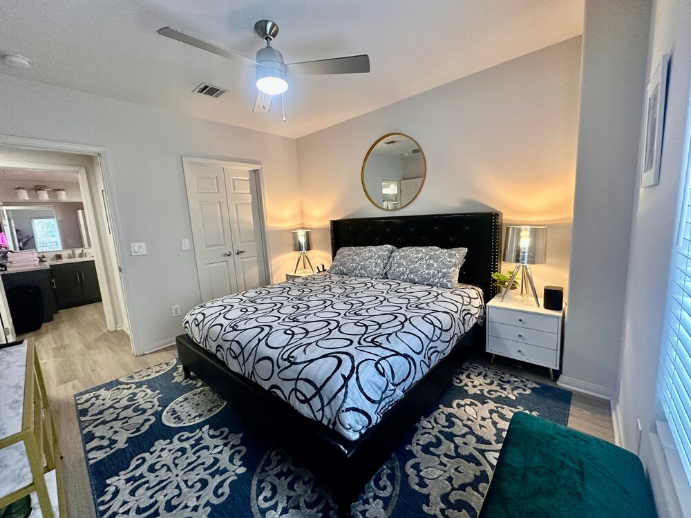 Allura Little Italy - 2 BR in Downtown s Top Spot