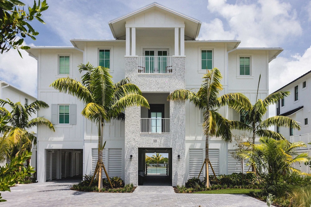 New Waterfront Home - Dreamside House