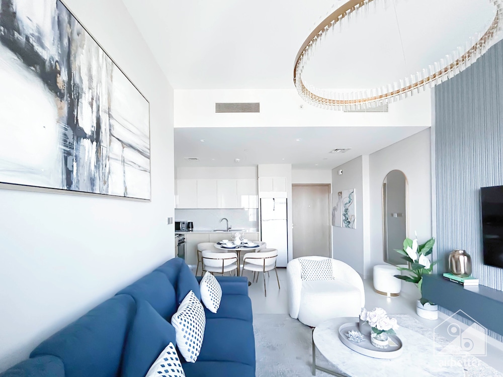 Luxurious Burj Royale One-bedroom & City Views