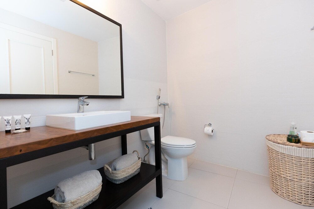 Ourfriends Condo by Acomodo