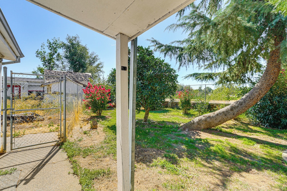 Pet-friendly Unit w/ Yard Near Sacramento River!
