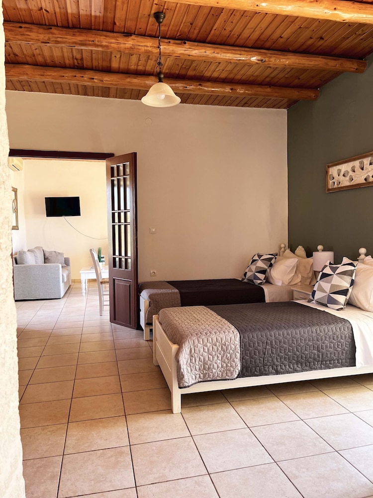 Skandalis Traditional Suites