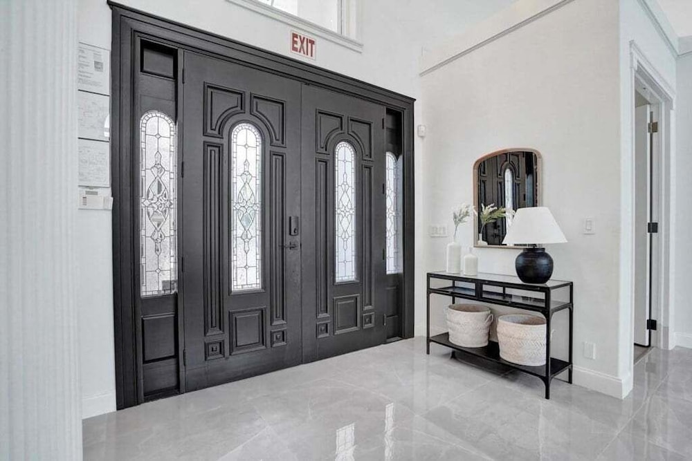 6br Elegant Hollywood Lakes Mansion W/ Pool & Spa 6 Bedroom Home