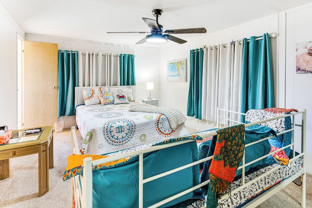 Pool Access! Couples Haven 4 Mi to Dtwn Fort Myers
