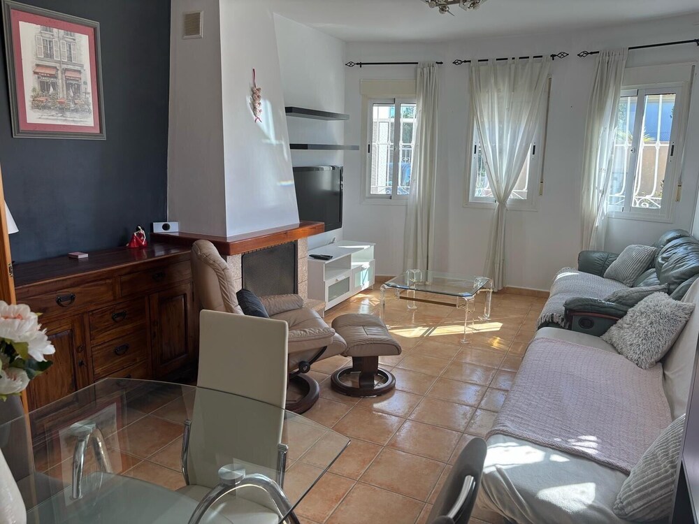 Casa Bueno Sunset Villa - Sleeps 7, Pool & Aircon