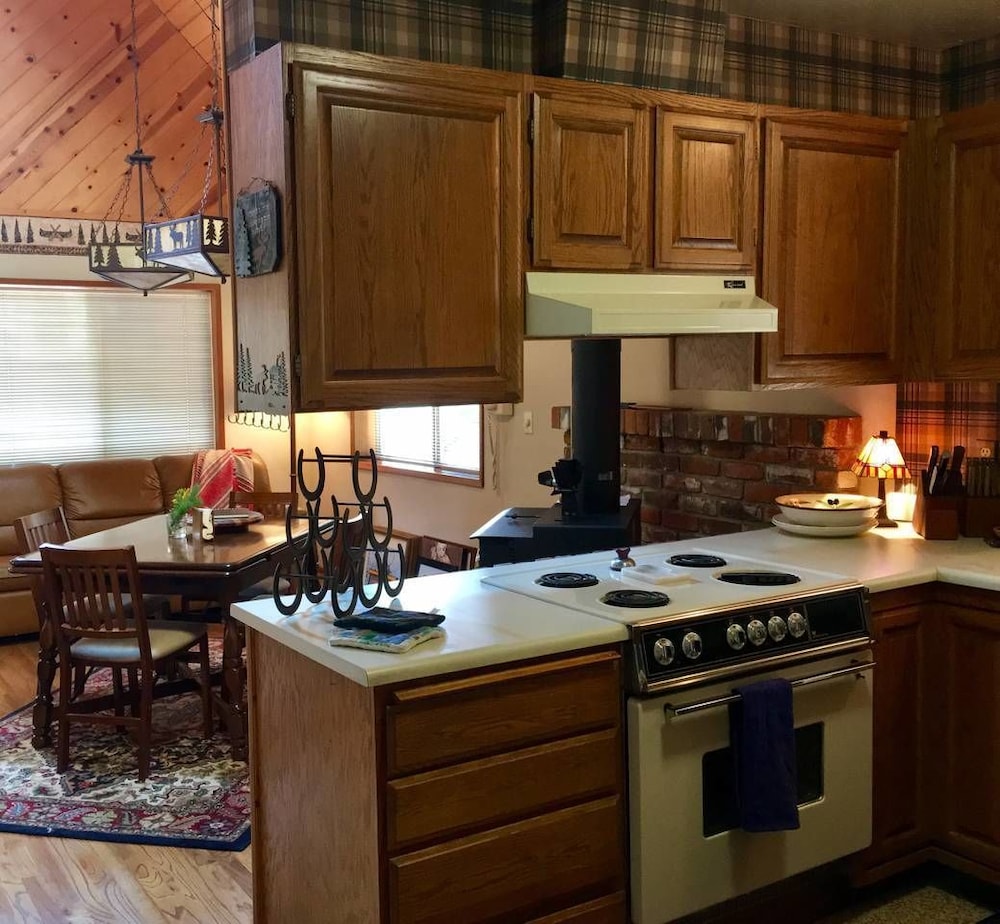 Ashland Vacations - Whispering Pines Cabin Retreat - Property Image 19