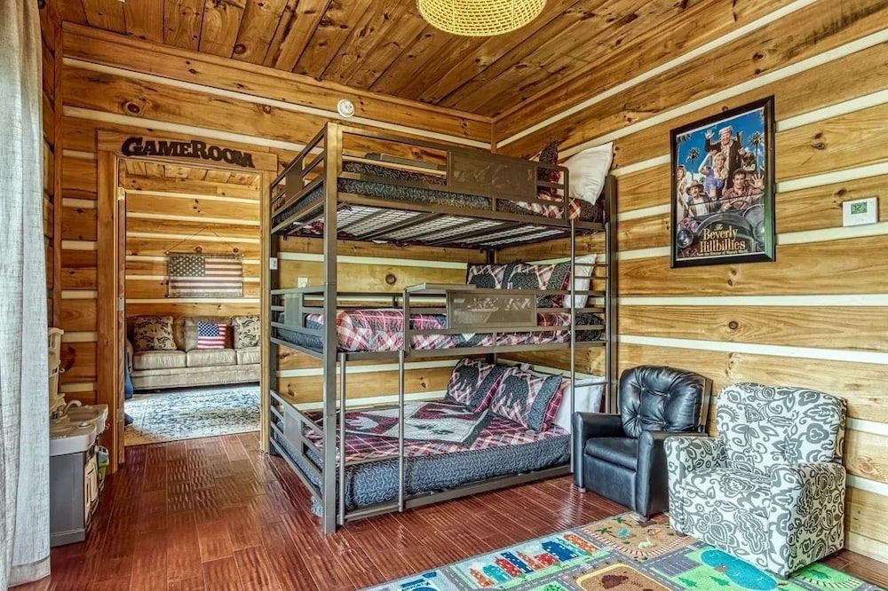 Hillbilly Hideaway 4 Bedroom Cabin