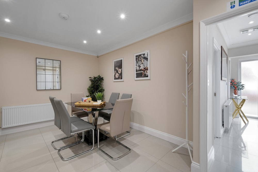 Stylish 4 Bedroom Home in Brightside Ave