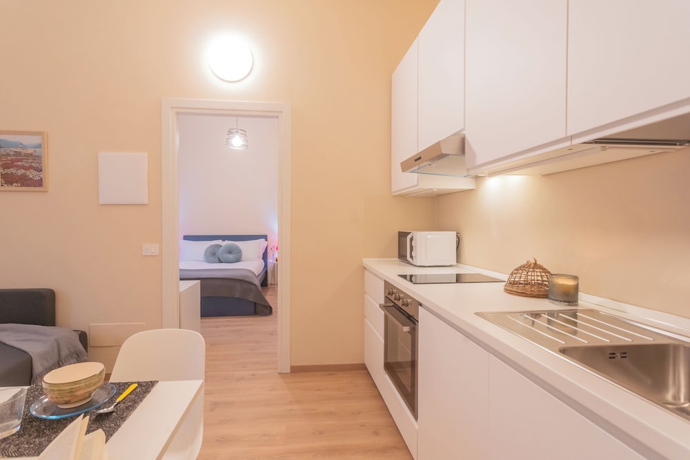 Simar Apartments nearby Como S.G. Train Station by Rent all Como