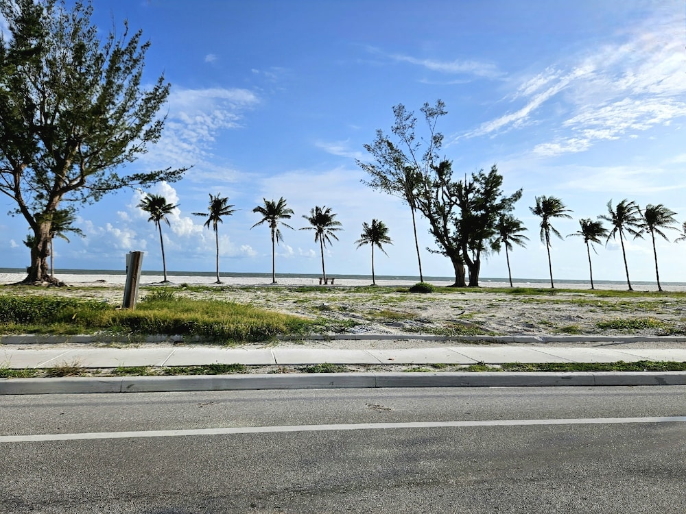 Coral by the Sea 3054, Sleeps 8, Walk to Beach