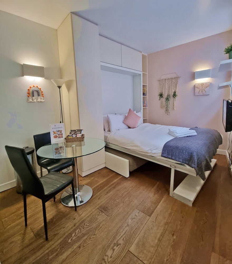 Liverpool Street Apartments