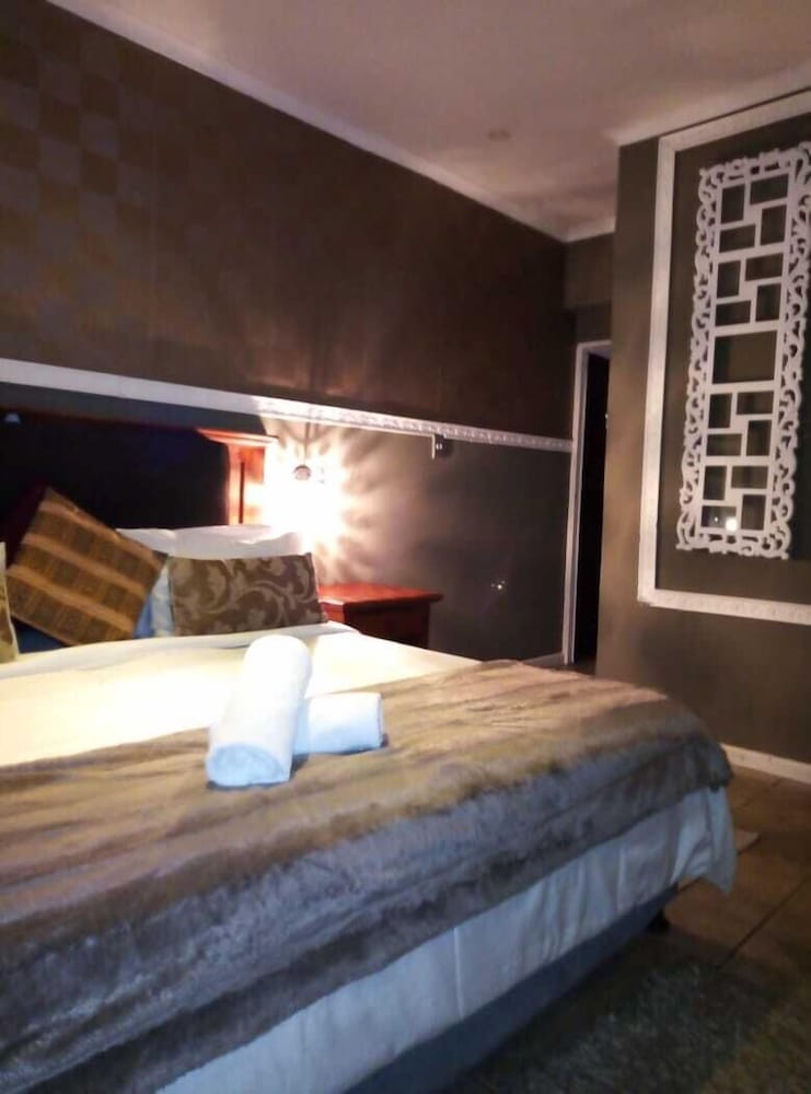 Bread & Barrel Bellville  Guesthouse