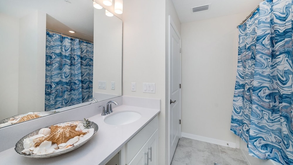 Storey Lake Resort 2 Bedroom Condo w Balcony and Amenities 2 Condo