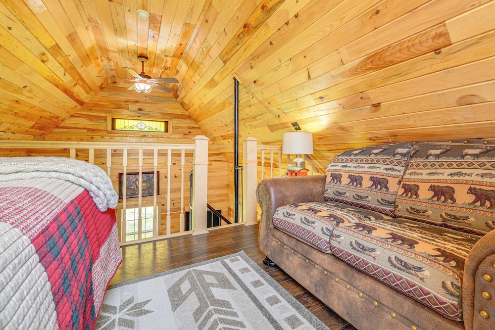 Escape to Nature: Secluded Mcdonough Cabin!