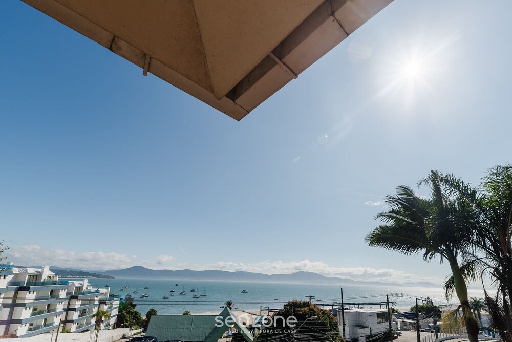JOFs Apartamentos c Piscina e Vista Mar