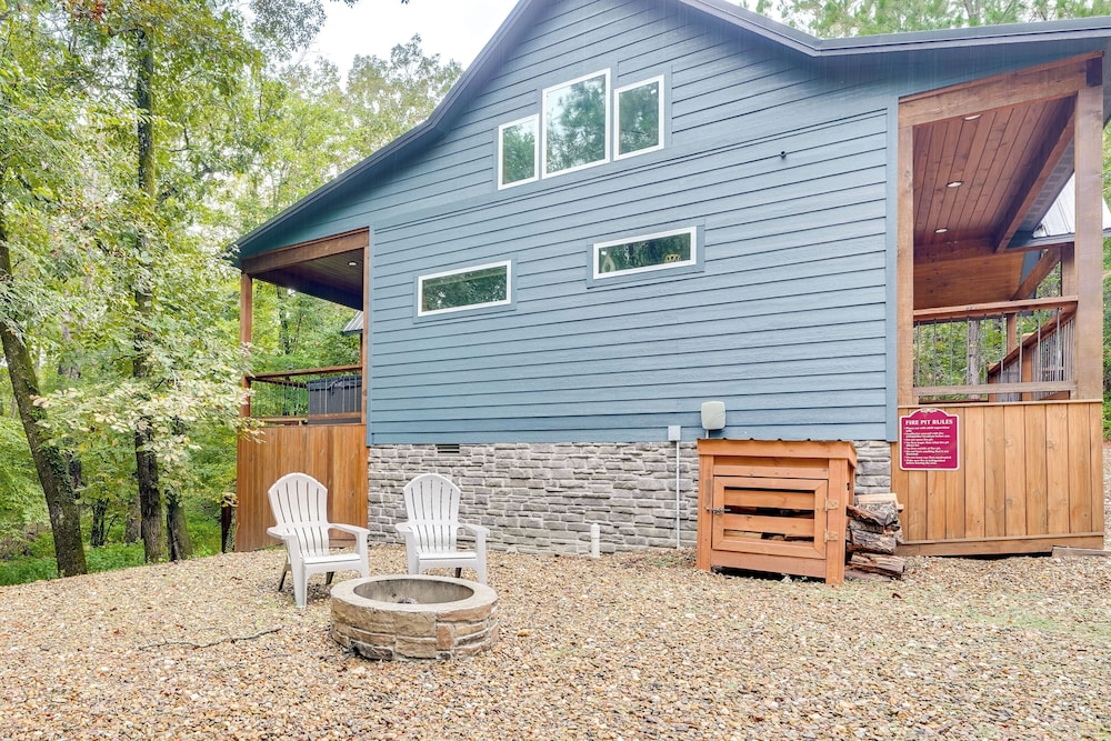 Fire Pit & Hot Tub: Couples Retreat in Broken Bow