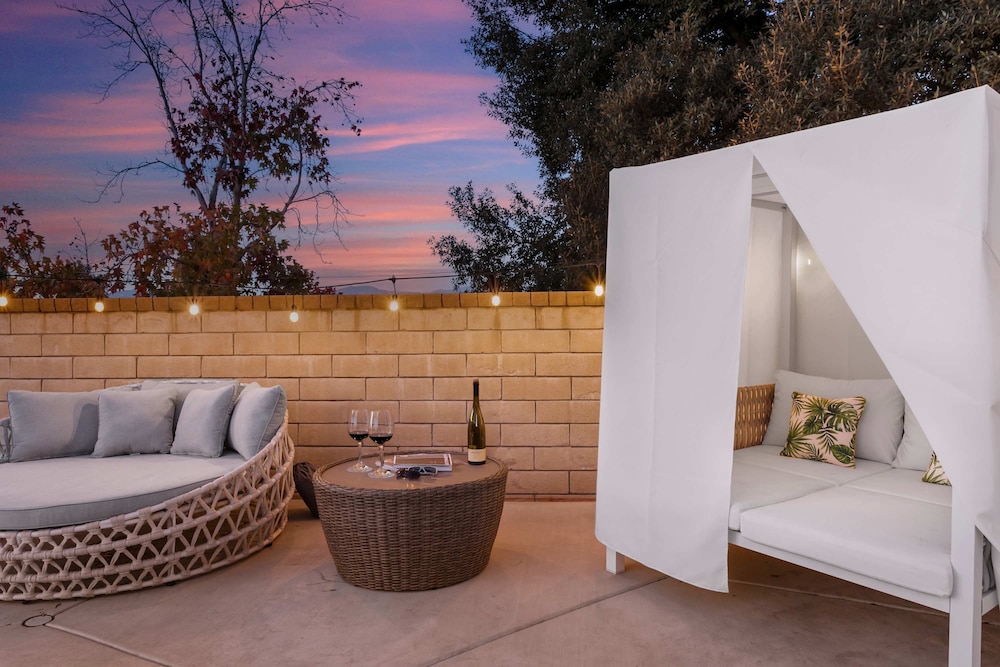 Luxury Pool Home w Theater Games Mountain View