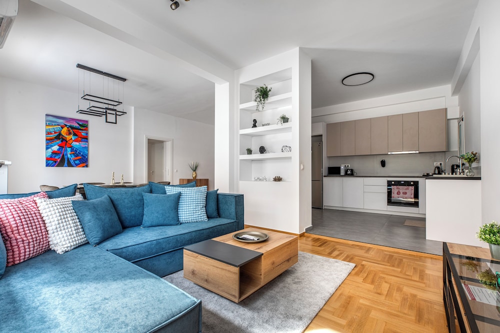 Cozyopolis - Timeless 3-BR in Athens