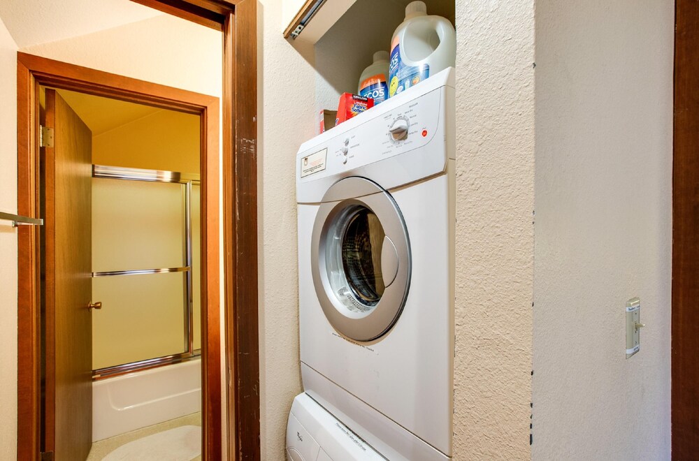 Snowater Condo #85 - Deluxe two Story Condo!