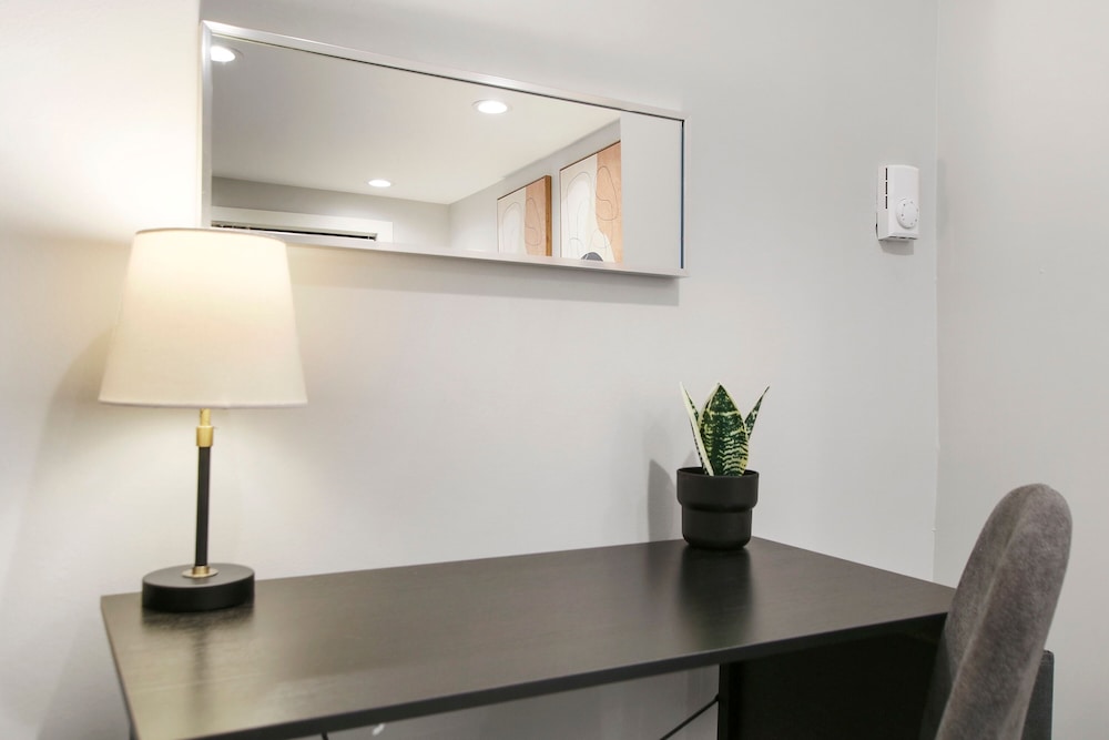 Perfectly Designed 1BR - Barry GA