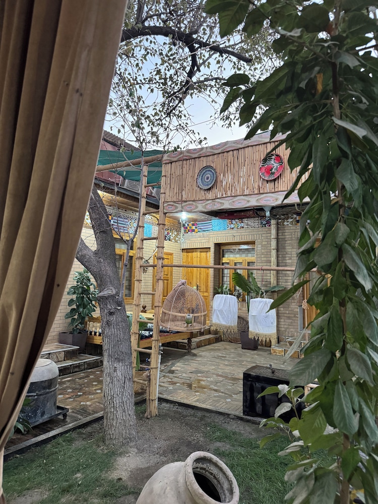 Meros Guest House