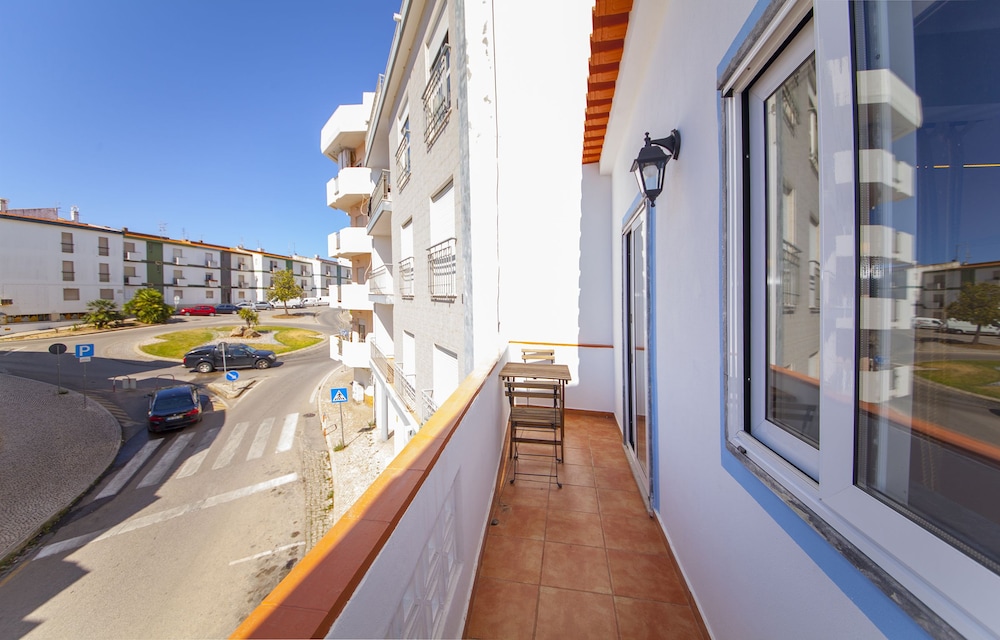 A31 - Tamar Top- Floor Flat by DreamAlgarve view 3