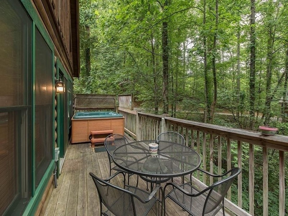 Forest Fling 2 Bedroom Cabin by RedAwning