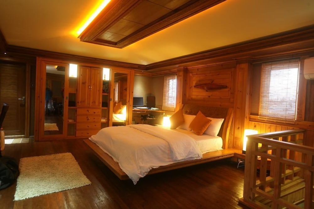 Eureka Serenity Athiri Inn