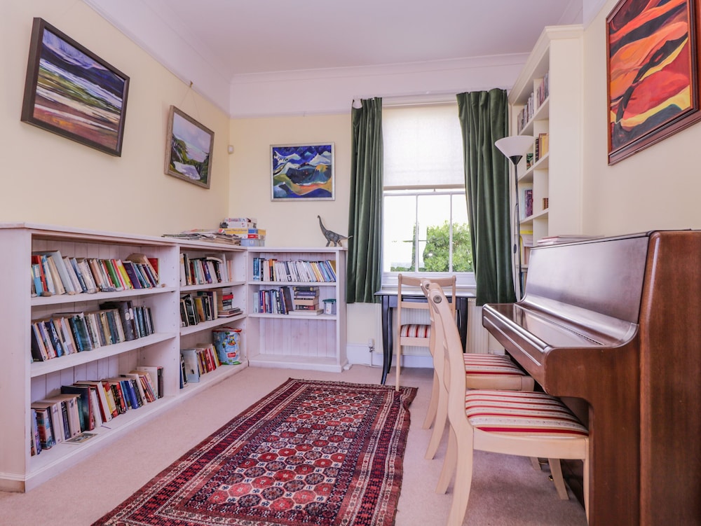 6 Gloster Terrace