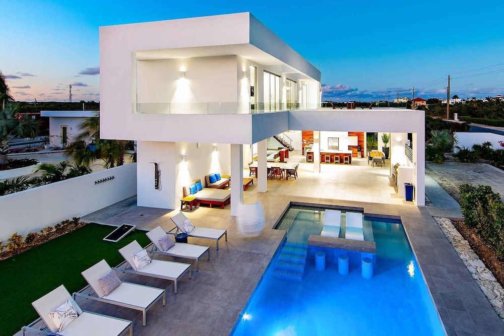 Luxury 3bdr Villa with Private Pool, Oceanview and Hotel Amenities v4 view 3