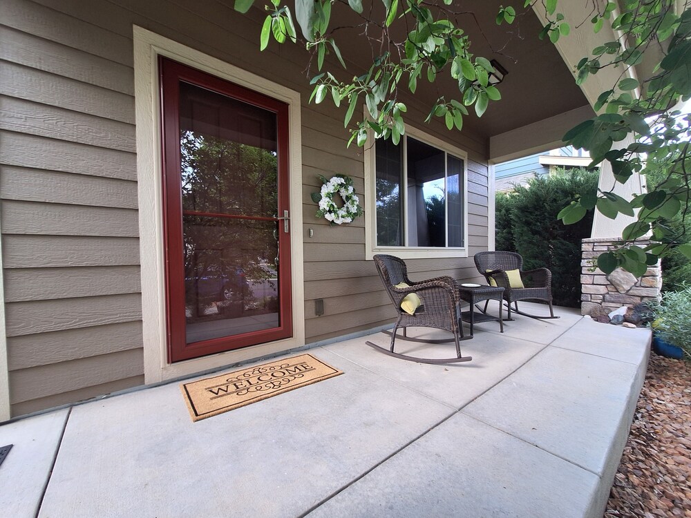Rigden Retreat Garage, Dog Friendly, Near Trails